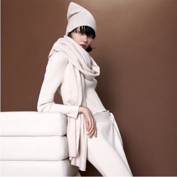 Zara TWO PIECE SET of cashmere XL scarf and beanie hat - Picture 2 of 4